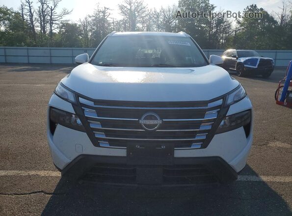 JN8BT3BB1RW437522 2024 NISSAN ROGUE Белый Вид спереди