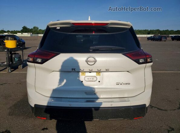 JN8BT3BB1RW437522 2024 NISSAN ROGUE Белый Вид сзади