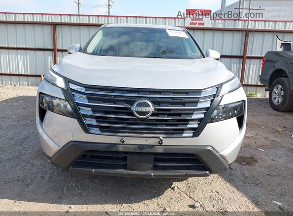 JN8BT3BB6SW421435 2025 NISSAN ROGUE Серебряный Вид задней части салона