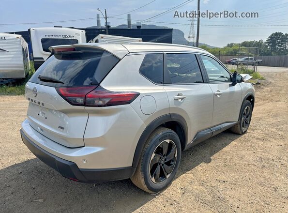 JN8BT3BBXSW158737 2025 NISSAN ROGUE Серебряный Задняя правая четверть