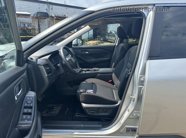 JN8BT3BBXSW158737 2025 NISSAN ROGUE Серебряный Вид сзади