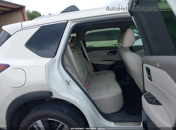 JN8BT3CA8PW413589 2023 NISSAN ROGUE White Vista de la etiqueta del VIN