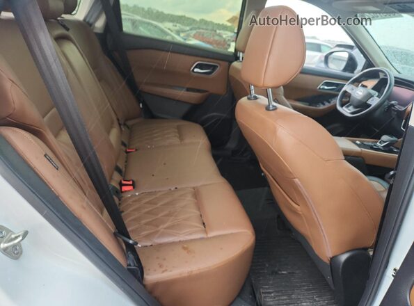 JN8BT3DC2SW100448 2025 NISSAN ROGUE White Widok wnętrza z tyłu