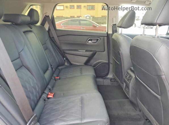 JN8BT3DCXSW102402 2025 NISSAN ROGUE Silver Вид задньої частини салону