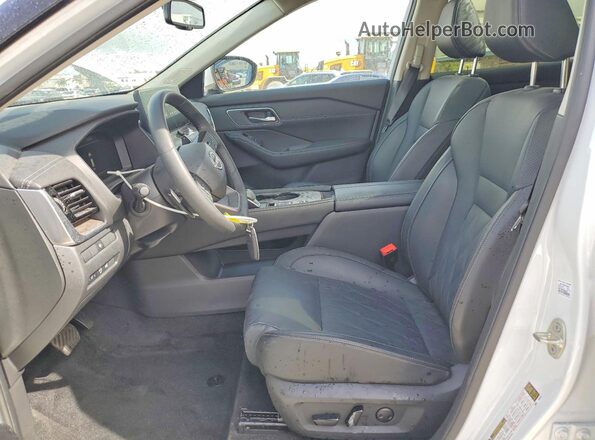 JN8BT3DCXSW102402 2025 NISSAN ROGUE Silver Вид салону спереду