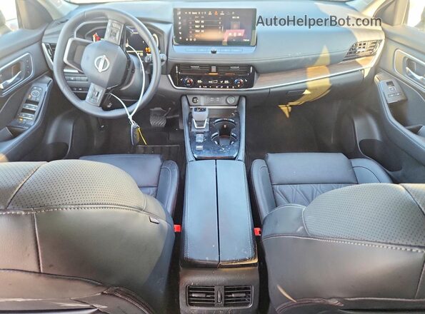 JN8BT3DCXSW102867 2025 NISSAN ROGUE Черный Вид панели приборов