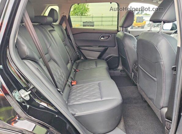 JN8BT3DD6PW320708 2023 NISSAN ROGUE Черный Вид задних сидений