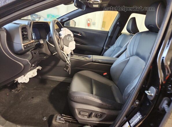 JTDAAAAF3P3006068 2023 TOYOTA CROWN Черный Вид салона спереди