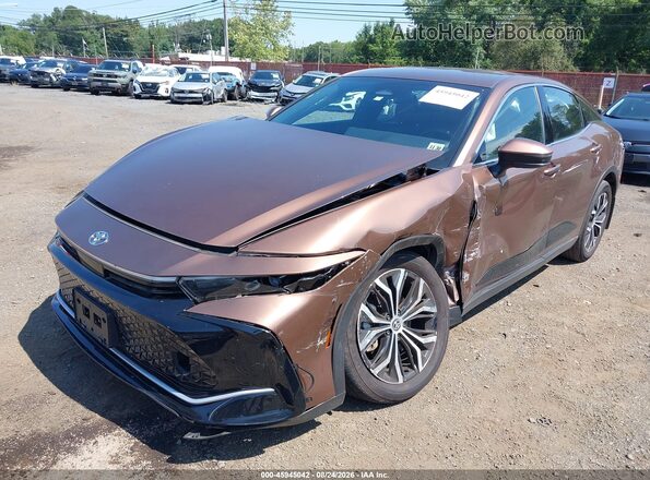 JTDAAAAF7S3033640 2025 TOYOTA CROWN Коричневый Вид спереди
