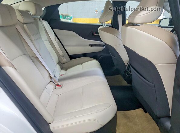 JTDAAAAF9T3039876 2026 TOYOTA CROWN White Vista de los asientos traseros