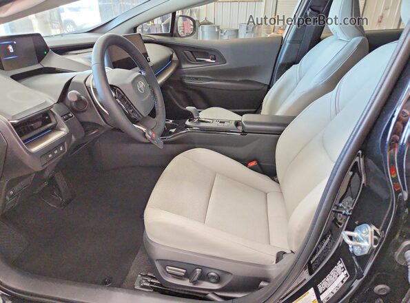 JTDACAAU4T3069652 2026 TOYOTA PRIUS Black Widok wnętrza z przodu