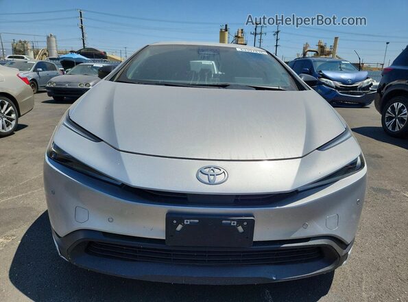 JTDACAAU5R3017276 2024 TOYOTA PRIUS Silver Front view