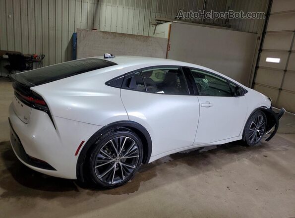 JTDACAAU6R3035754 2024 TOYOTA PRIUS White Tył prawy
