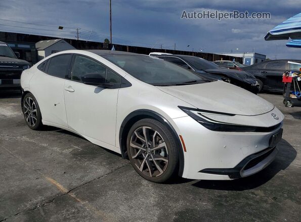 JTDACACU1R3027378 2024 TOYOTA PRIUS Белый Передняя правая четверть