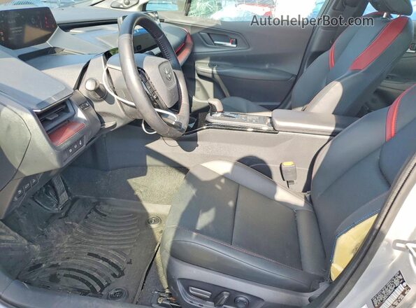 JTDACACU1S3043473 2025 TOYOTA PRIUS Silver Vista interior delantera