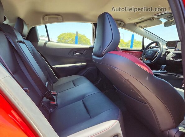 JTDACACU4T3055554 2026 TOYOTA PRIUS Red Vista de los asientos traseros