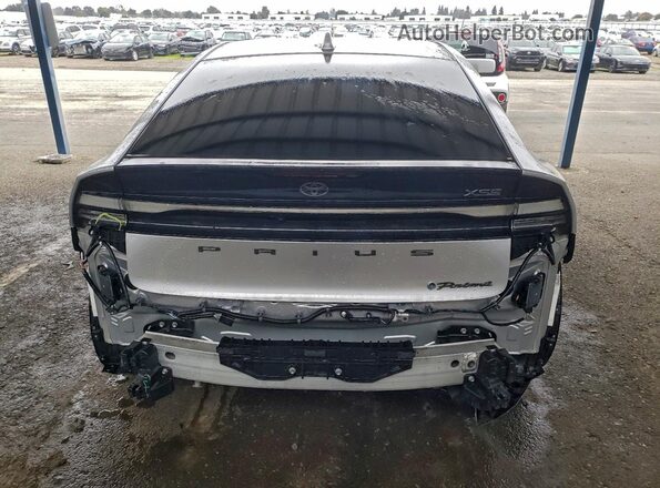 JTDACACU6R3025125 2024 TOYOTA PRIUS Silver Widok z tyłu