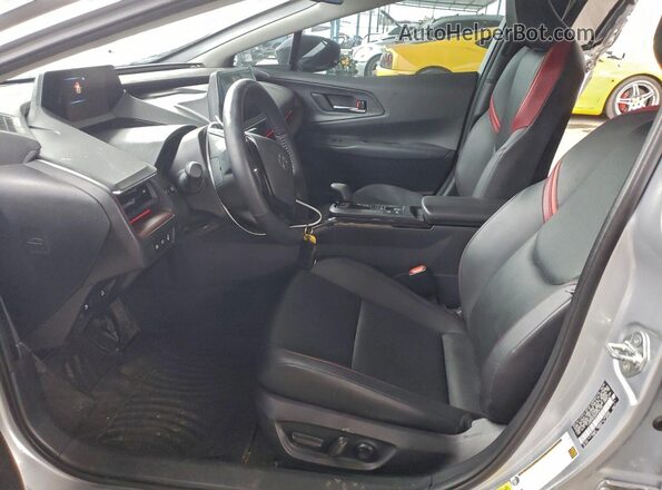 JTDACACU6R3025125 2024 TOYOTA PRIUS Silver Widok wnętrza z przodu