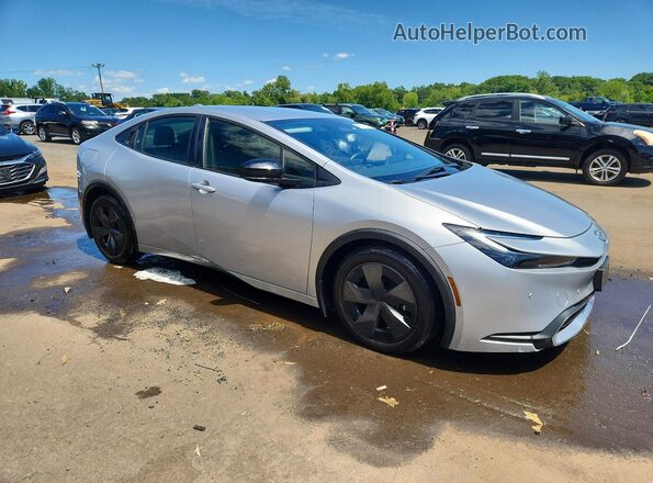 JTDACACU6R3030003 2024 TOYOTA PRIUS Silver Delantero derecho