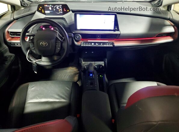 JTDACACU9R3025426 2024 TOYOTA PRIUS Silver Вид панелі приладів