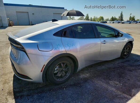 JTDACACUXT3056112 2026 TOYOTA PRIUS Серебряный Задняя правая четверть