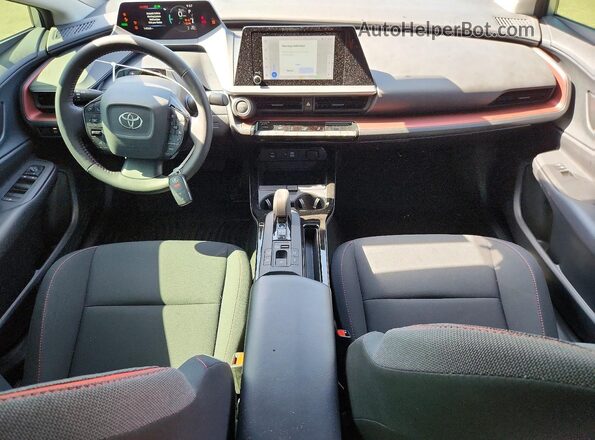 JTDACACUXT3056112 2026 TOYOTA PRIUS Серебряный Вид панели приборов