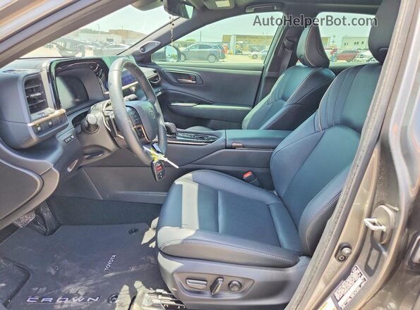 JTDAFAAF7R3008426 2024 TOYOTA CROWN Silver Widok wnętrza z przodu