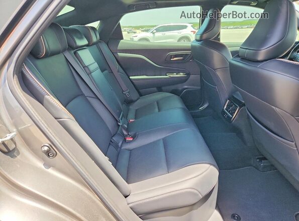 JTDAFAAF7R3008426 2024 TOYOTA CROWN Silver Widok tylnych siedzeń