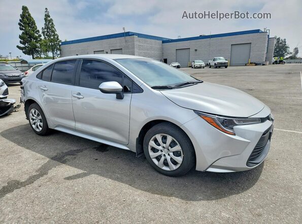 JTDB4MEE7T3038210 2026 TOYOTA COROLLA Серебряный Передняя правая четверть