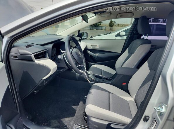 JTDB4MEE7T3038210 2026 TOYOTA COROLLA Серебряный Вид салона спереди