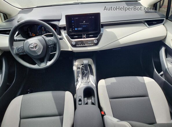 JTDB4MEE7T3038210 2026 TOYOTA COROLLA Серебряный Вид панели приборов