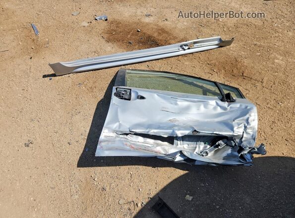JTDBCMFE0RJ033453 2024 TOYOTA COROLLA Silver Vista del compartimento del motor