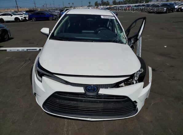 JTDBCMFE2PJ014173 2023 TOYOTA COROLLA White Widok z przodu