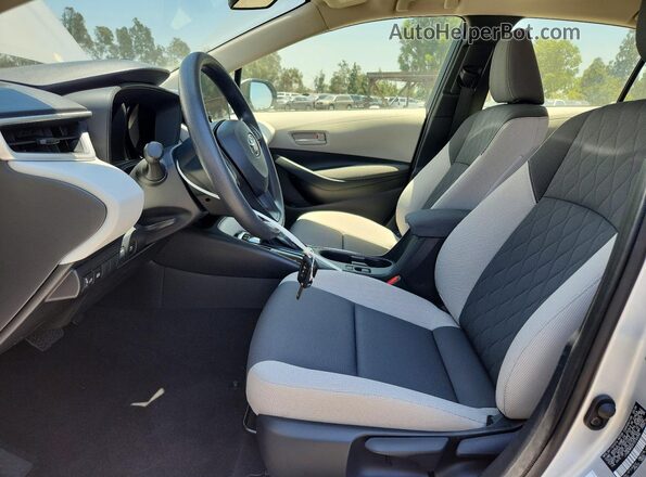 JTDBCMFE4T3143255 2026 TOYOTA COROLLA Silver Front interior view