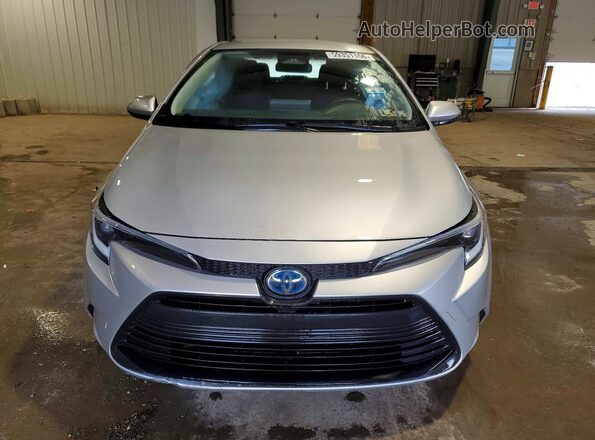 JTDBCMFE9S3099039 2025 TOYOTA COROLLA Silver Դիմացի տեսք