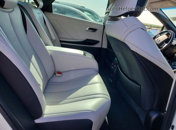 JTDBVRBD9JA004588 2018 TOYOTA MIRAI White Widok tylnych siedzeń