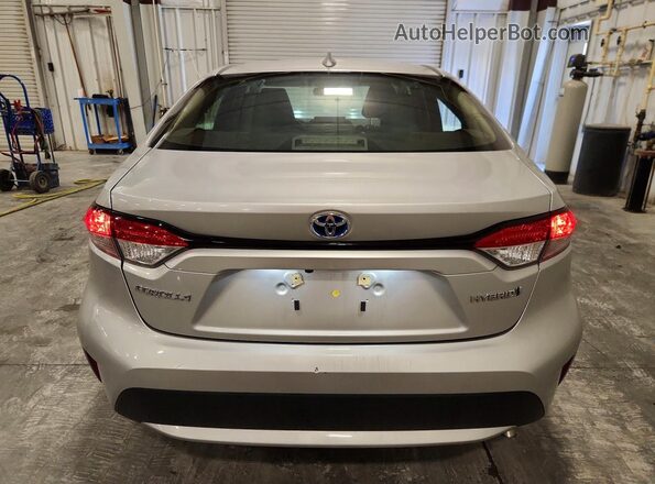 JTDEAMDE2MJ003661 2021 TOYOTA COROLLA Silver Вид ззаду