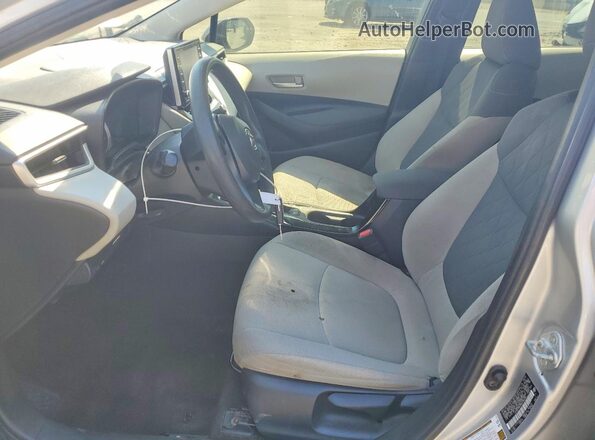 JTDEPMAE9MJ138106 2021 TOYOTA COROLLA Серебряный Вид салона спереди