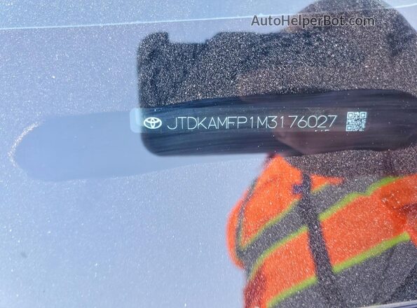 JTDKAMFP1M3176027 2021 TOYOTA PRIUS Silver Շարժիչի բաժամունքի տեսք