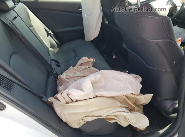 JTDKAMFP5N3206955 2022 TOYOTA PRIUS White Widok tylnych siedzeń