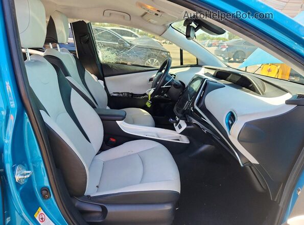 JTDKARFP2J3068315 2018 TOYOTA PRIUS Бирюзовый Вид салона спереди