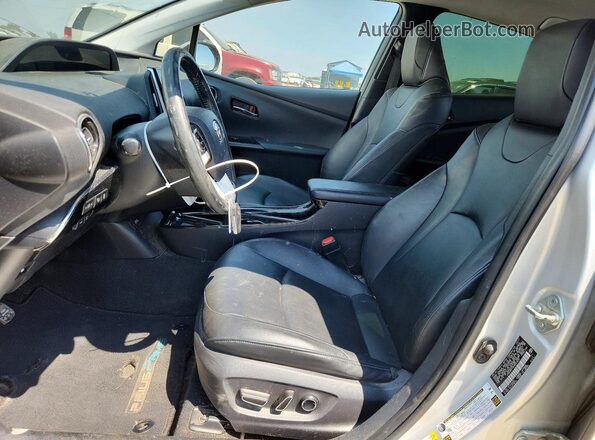 JTDKARFP3H3067636 2017 TOYOTA PRIUS Серебряный Вид салона спереди