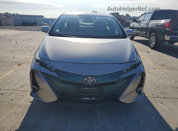 JTDKARFP5J3076604 2018 TOYOTA PRIUS Silver Вид спереду