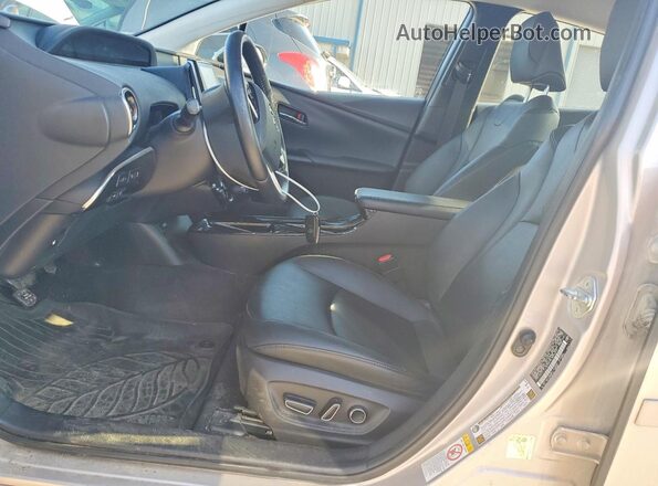 JTDKARFP5J3076604 2018 TOYOTA PRIUS Silver Вид салону спереду