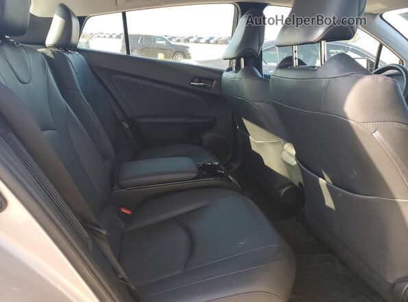 JTDKARFP5J3076604 2018 TOYOTA PRIUS Silver Вид задніх сидінь