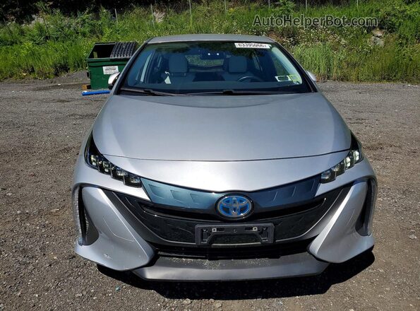 JTDKARFP6J3076983 2018 TOYOTA PRIUS Silver Vista frontal