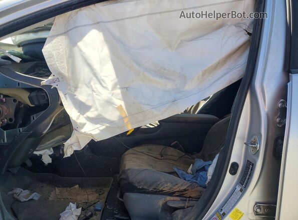 JTDKARFU7L3121700 2020 TOYOTA PRIUS Серебряный Вид салона спереди