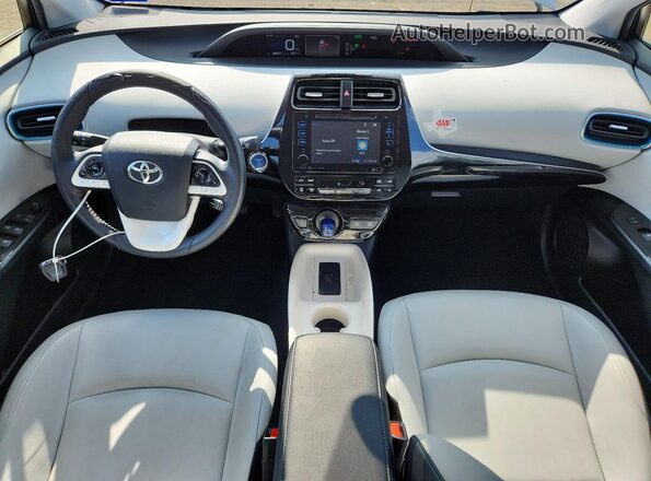 JTDKARFUXH3044053 2017 TOYOTA PRIUS Silver Widok deski rozdzielczej