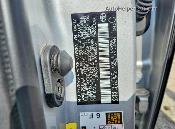 JTDKARFUXH3044053 2017 TOYOTA PRIUS Silver Widok komory silnika
