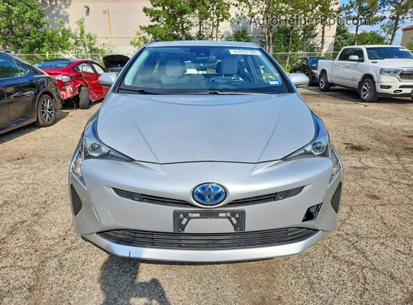 JTDKARFUXH3044053 2017 TOYOTA PRIUS Silver Widok z przodu